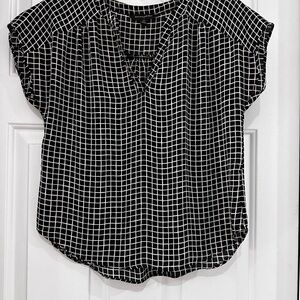 Banana Republic Black and White Geometric Women's Top
